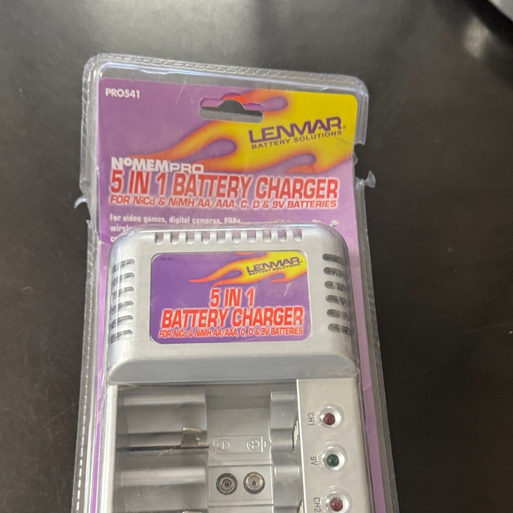Battery Charger for Video games, Digital cameras, PDAs, wireless mics NWT